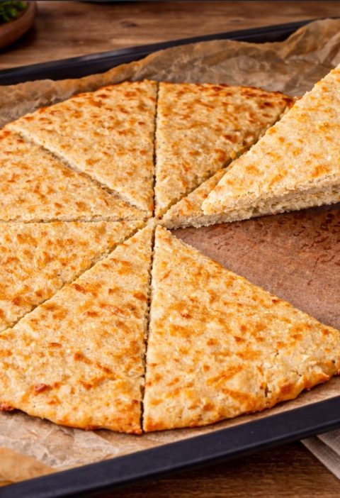 Herzhafter Haferflocken-Zwiebel-Fladen mit Mozzarella