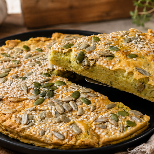 Rotes-Linsen-Brot mit Joghurt, Kräutern und Käse