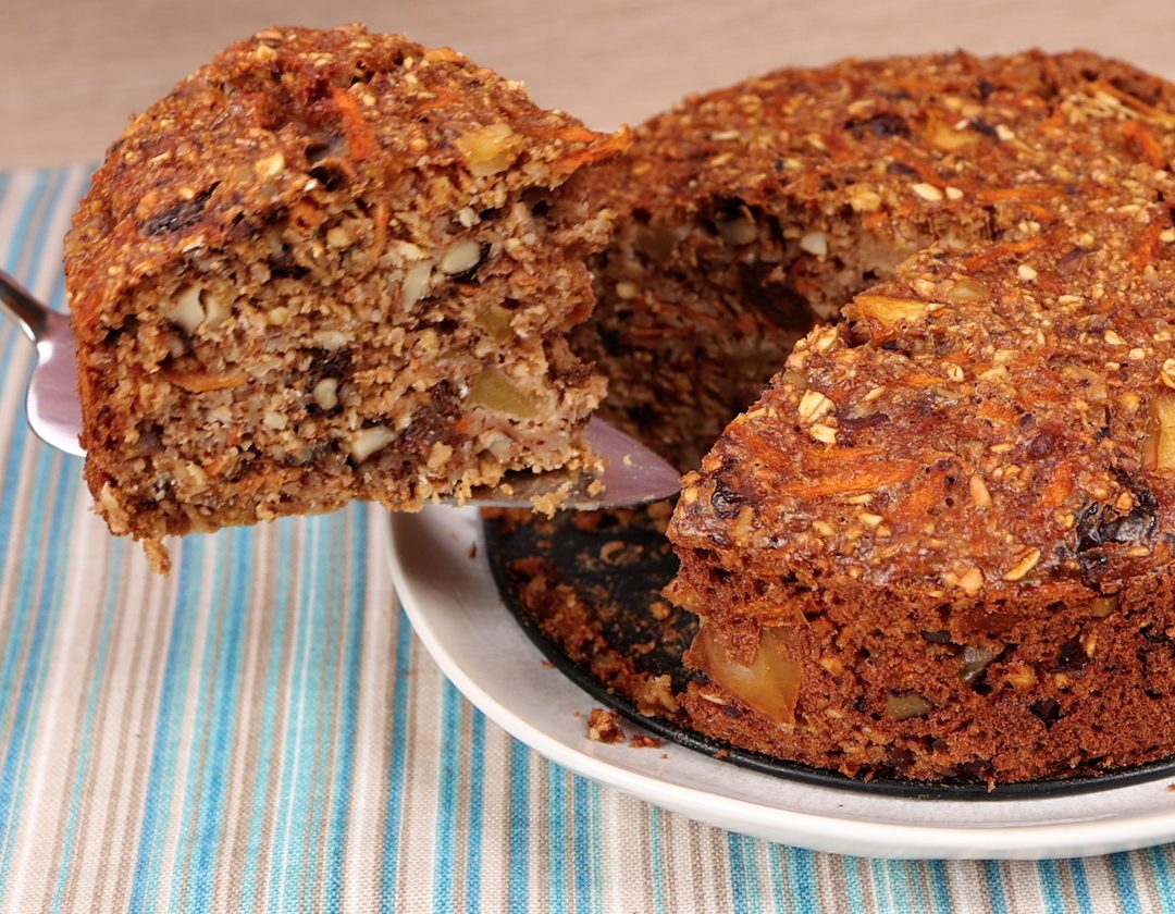 Gesunder Haferflocken-Karotten-Apfel-Kuchen