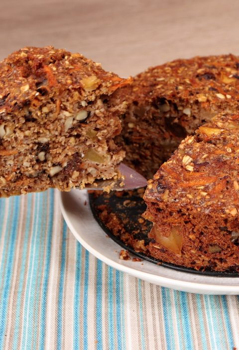 Gesunder Haferflocken-Karotten-Apfel-Kuchen