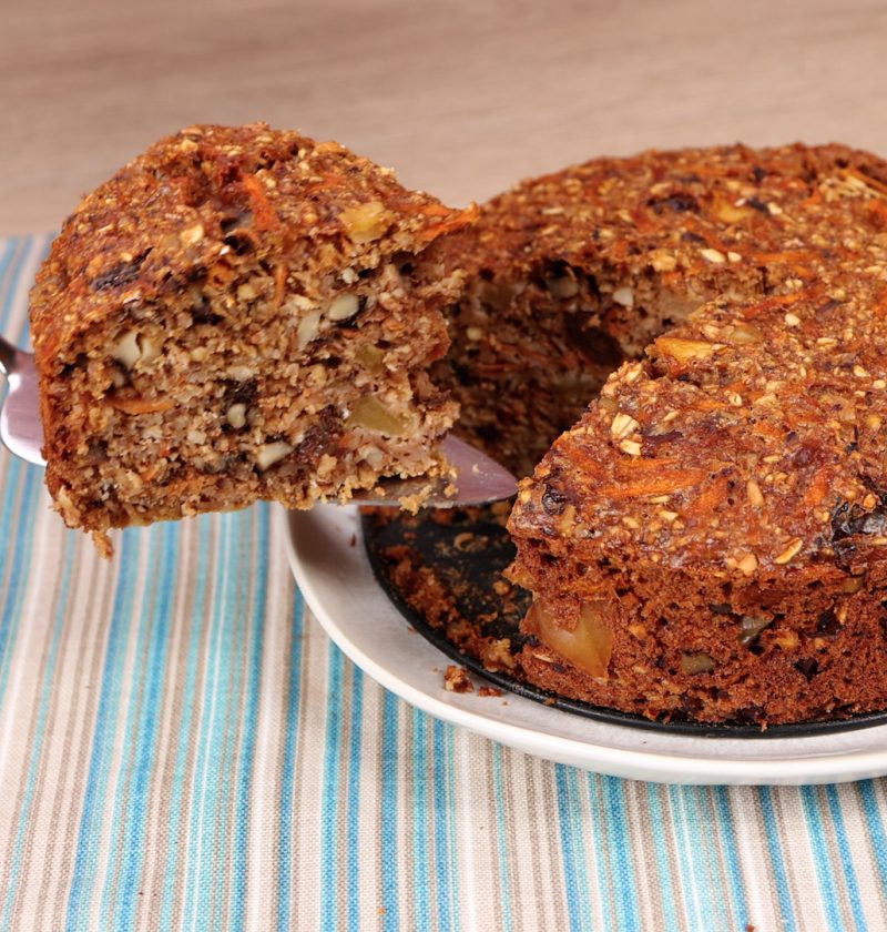 Gesunder Haferflocken-Karotten-Apfel-Kuchen