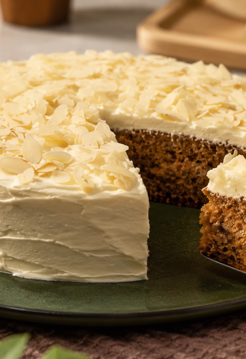 Karotten-Apfel-Haferkuchen mit Frischkäse-Frosting