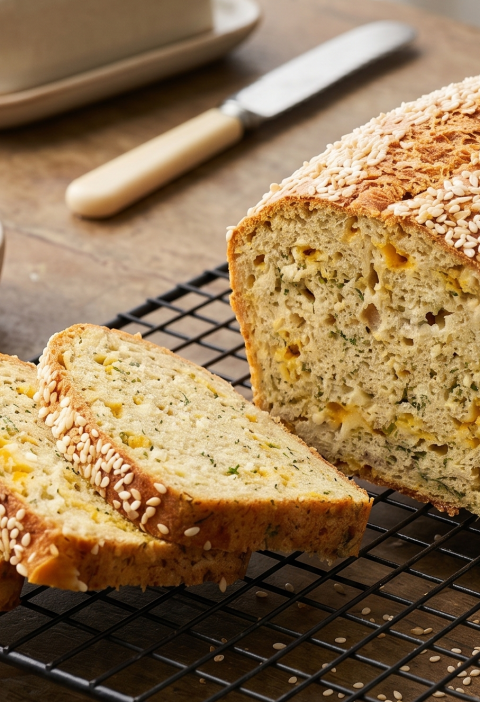 Linsen-Käse-Brot mit Mozzarella, Cheddar und Dill
