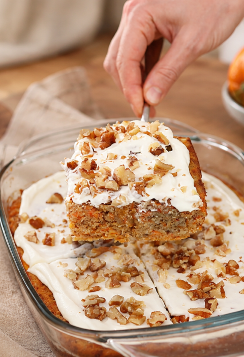 Saftiger Karotten-Bananen-Kuchen mit Mandelmehl