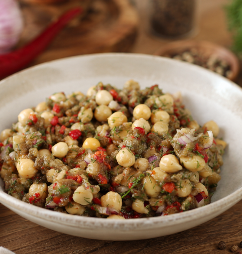 Gerösteter Auberginen-Kichererbsen-Salat