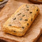 Saftiger Quarkkuchen mit Cranberries und Kokosflocken