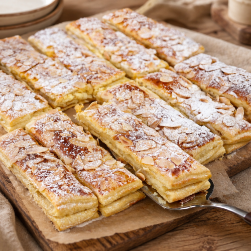 Blätterteig-Cremeschnitten mit Vanillecreme und Mandeln