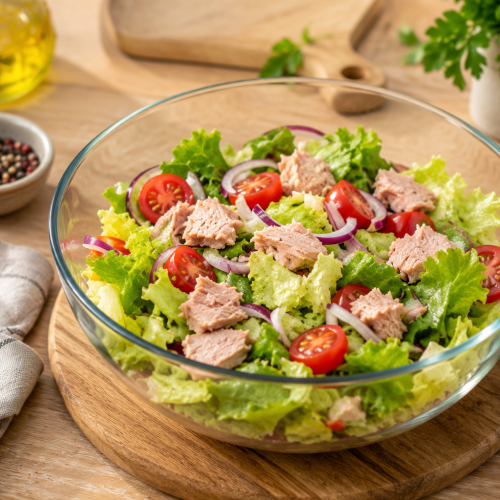 Frischer Thunfischsalat mit Cherrytomaten