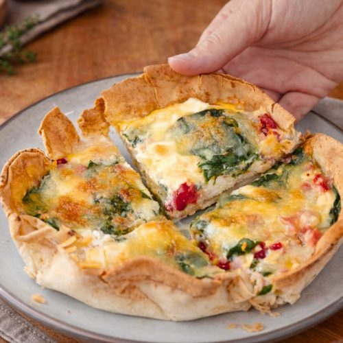 Schnelle Tortilla-Quiche mit Spinat, Tomaten und Feta