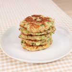 Knusprige italienische Blätterteig-Snacks mit Frischkäse, Schinken und Gemüse