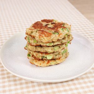 Herzhafte Haferflocken-Mozzarella-Pfannkuchen