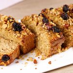 Saftiger Quarkkuchen mit Cranberries und Kokosflocken