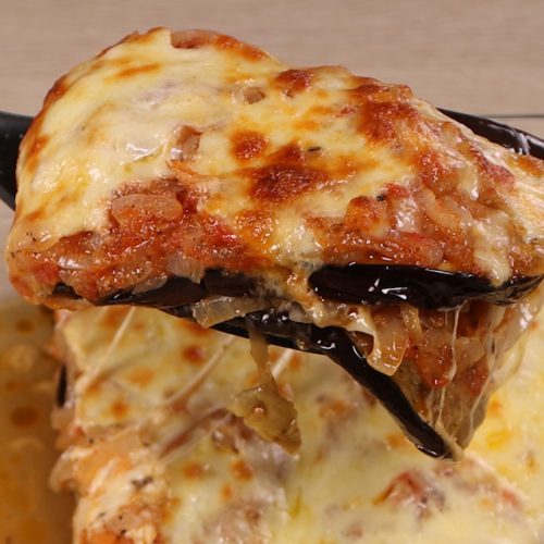 Überbackene Auberginen mit Tomaten und Zwiebeln