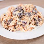 Zarter Haferflocken-Auflauf mit Apfel und Beeren