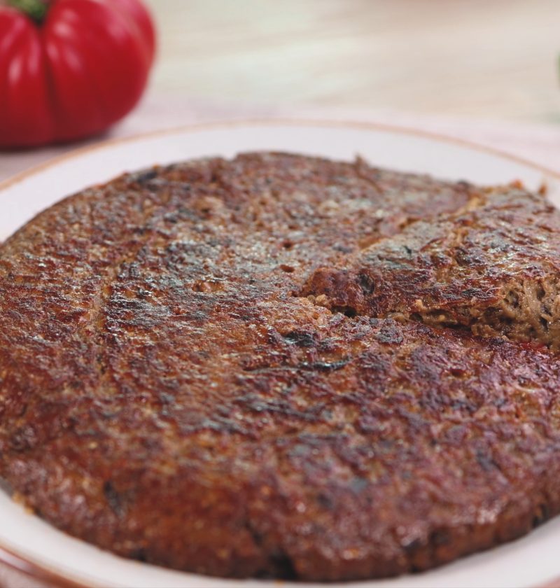 Herzhafte Auberginen-Pfanne mit Tomaten und Kräutern