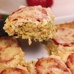 Herzhafte Auberginen-Pfanne mit Tomaten, Kräutern und Ei