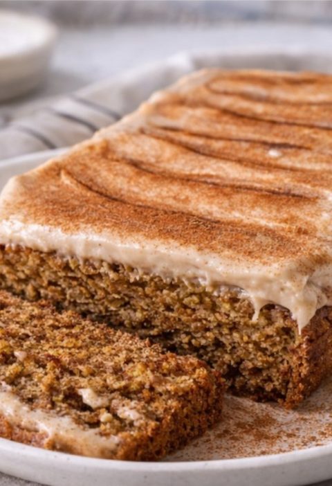Glutenfreier Karotten-Bananen-Kuchen mit Frischkäse-Frosting
